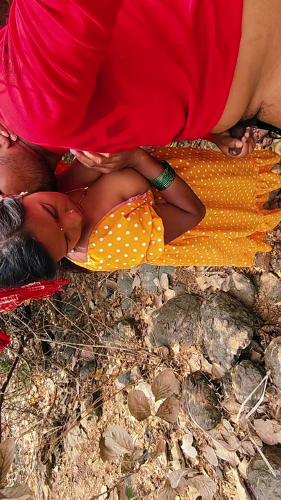 Forest outdoor Indian desi village bhabhi sexy look suking hot boy land, outdoor village blowjob creampi - hot girl blowjob mms. | Clip 1