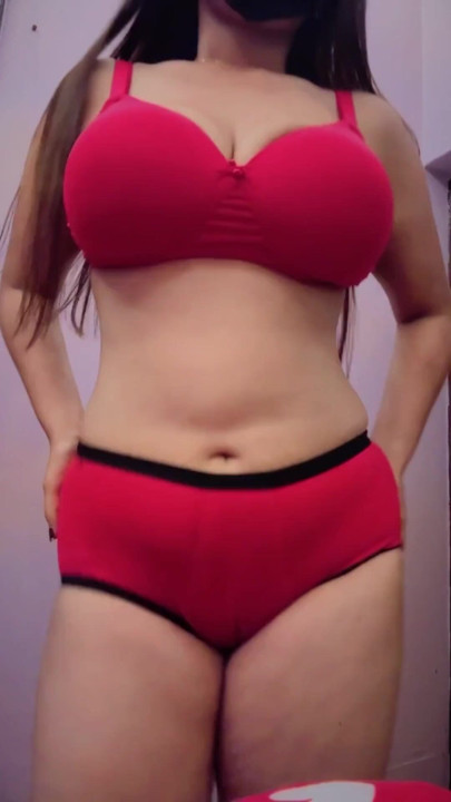 Veja meus peitos sexy que eu quero na sua cara nas minhas coxas, venha bebê me foder | Clipe 2