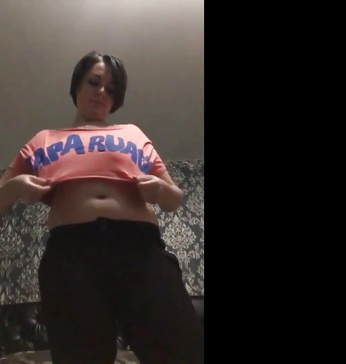 Peitos pulando da camiseta em câmera lenta!