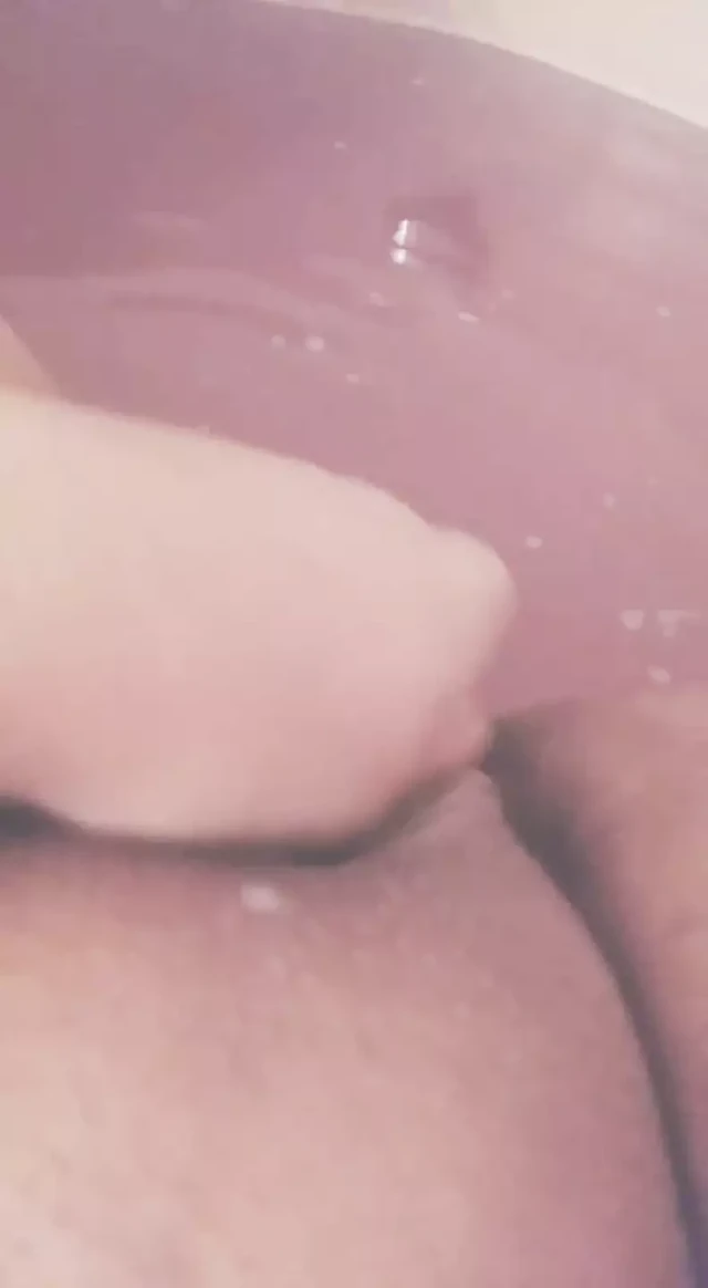 Home alone girl masturbating in the bathtub in the bathroom video make for me boyfriend