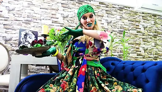 Kiss Poison Ivy 's Green Lips