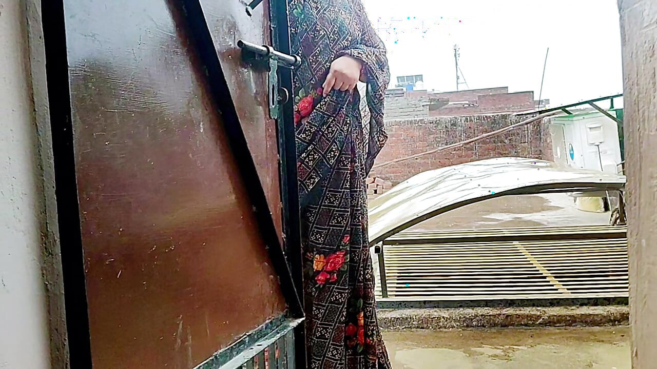 Bhabhi ki garden me chudai ki