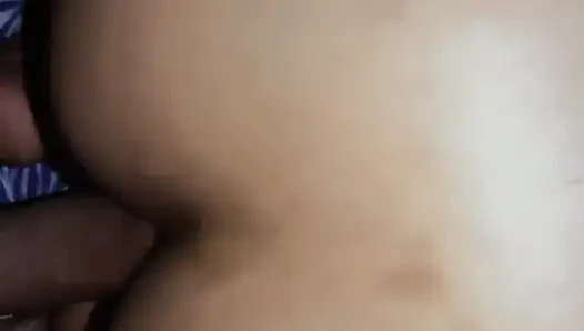 Obsesi anal. Aku minta cowok ini ngentot pantatku habis-habisan dan dia crot di mulutku