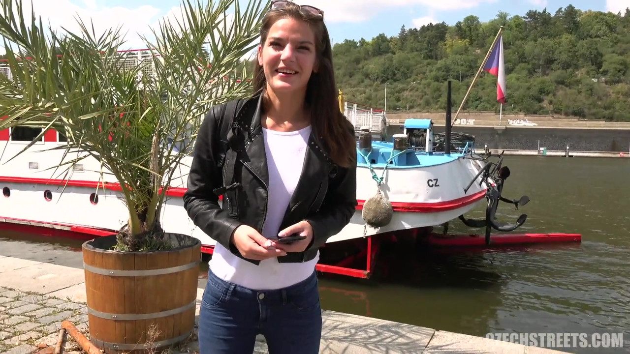 Czech Streets - 有史以来最害羞的女孩