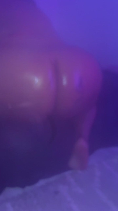 Le encanta cuando le meo en la boca