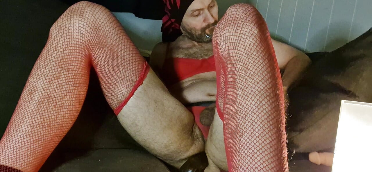 Vixen เย็ดดิลโด้ขนาดใหญ่กับแหวนควยโลหะ