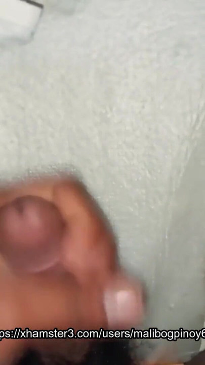 隣に友人がいる間、静かにオナニーをしていたクリップ1