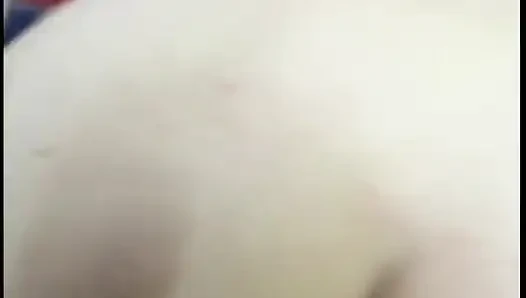 Azgın hatun sert bir direğin ıslak amına girmesini seviyor