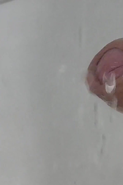 El agua fuerte en el prepucio excita el glande del líquido preseminal.