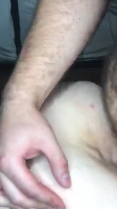 Harika götlü böyle ateşli orta yaşlı seksi kadın Tinder'la eş olduktan sonra onu eve getirdi! | Klip 1