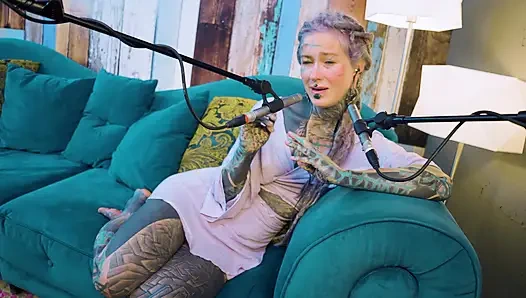 Ich spreche über B - Bordem - ASMR podcast SFW spricht goth dünnes mädchen dreadlocks tattoo model inked mädchen