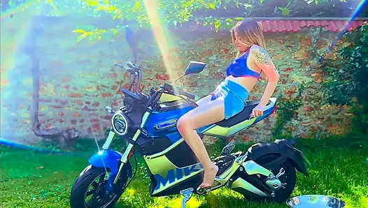 Motorcycle Pussy Rub Wet Tease & Orgasm