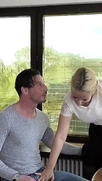 Kötelező pillanat a "Német tanár csábítsa el Jana Schwarzot, hogy dugjon az otthoni órán"