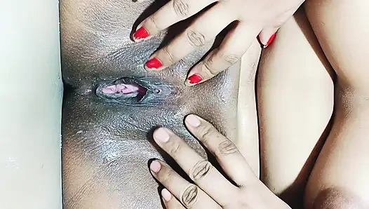 Desi bhabhi ki nude video, Desi aunty village Bahu nude video