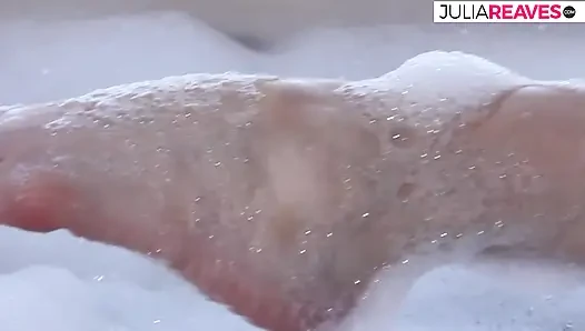 Ateşli kız canavar yarak emiyor ve sonra amına boşaltıyor