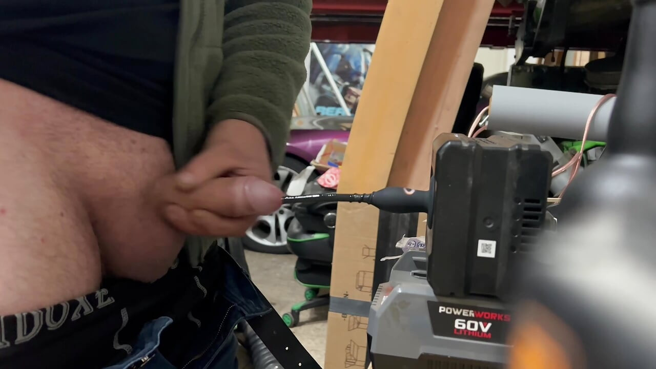 Masturbasi suara uretra bergetar 30cm ekstrem di garasi