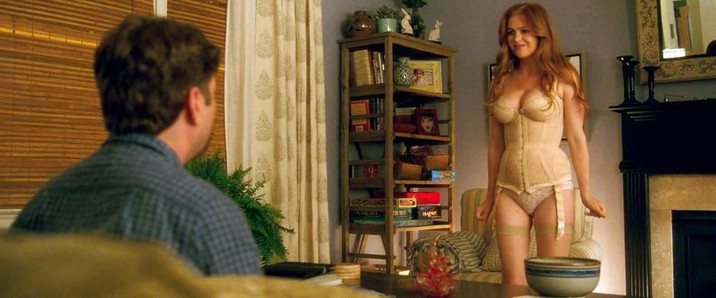 Isla Fisher - cena sexy em scandalplanet.com