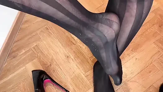 Я мочу себя в колготки