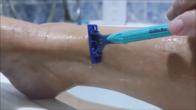 Shaving My Bare Legs & Masturbating Naked in the Bath