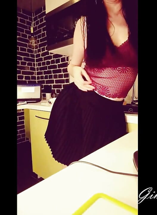 Naughty Housewife Squirts in the Kitchen and Splashes the Table Ginnagg