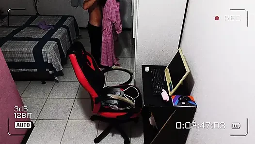 Замужняя изменяет своему с соседом следующим внизу