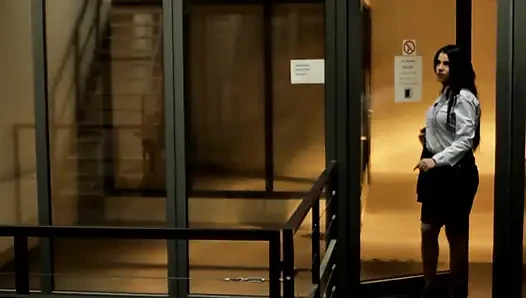 Seksi ve güzel kız masajdan sonra anal sikişiyor