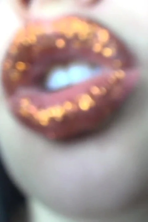 Golden lip seduction