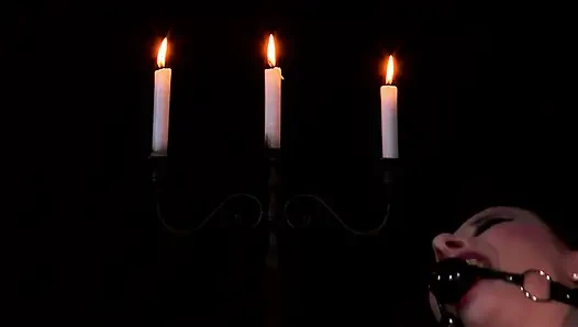 Cewek gotik dengan lingerie seksi diikat lagi asik dientot kontol intens