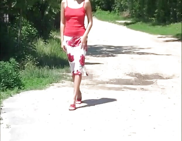 Solo Pee Girls Simona the Sexy Pee Girl