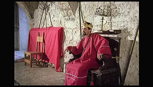 Dev zenci yarağı azgın ve sakso amcıklarının tadını çıkarıyor, üçlü oral seks nostaljik emme derlemesi