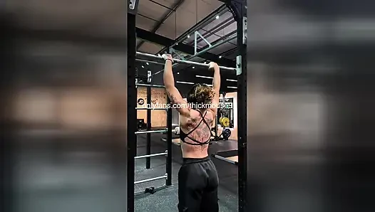 18 yaşındaki tiktok kızı masaj silahıyla amını fışkırtıyor canlı