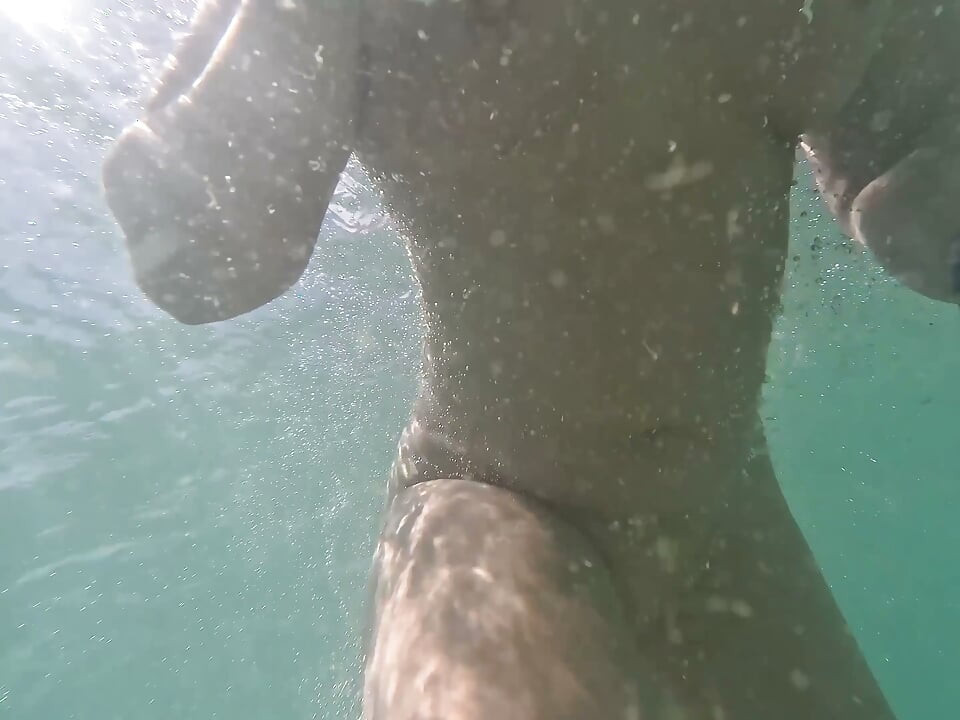 Girl Swimming Naked Underwater No Panties