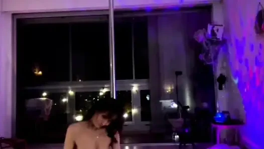 Tumit telanjang dan dildo