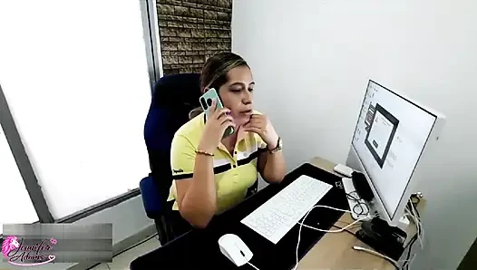 I manage to get into a sexual relationship with a secretary to help me with the administrative problems I have - Porno en Español