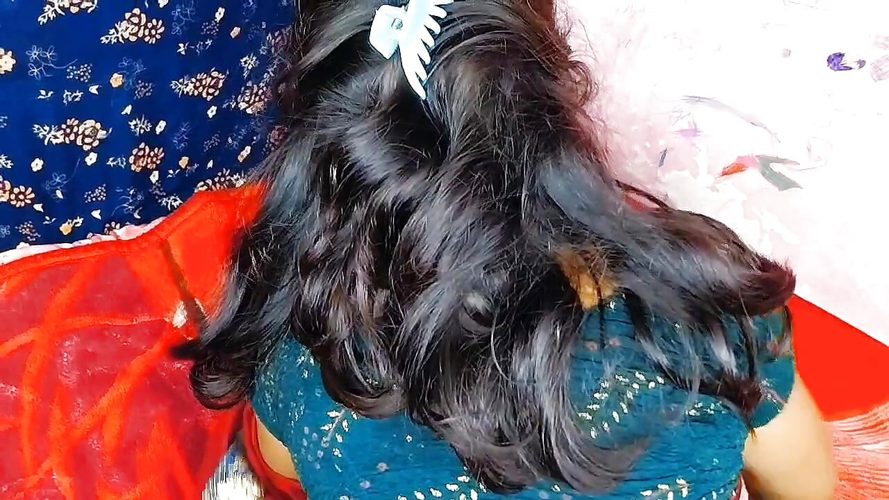 Sister-in-law is playing with her brother-in-law at home in the bedroom, IndianDesiviralxxxvideos.mp4