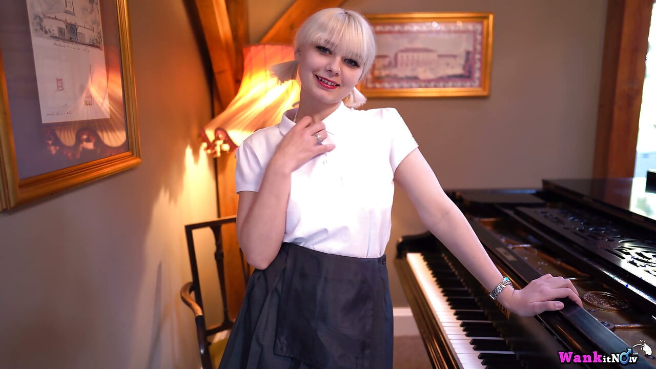 Baby Dolliiy - Pianists Penis