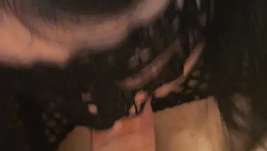 Schneller blowjob am tisch