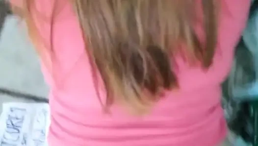 Ngentot di ruang tamu sambil nonton tv, saat orang tuaku lagi belanja di supermarket