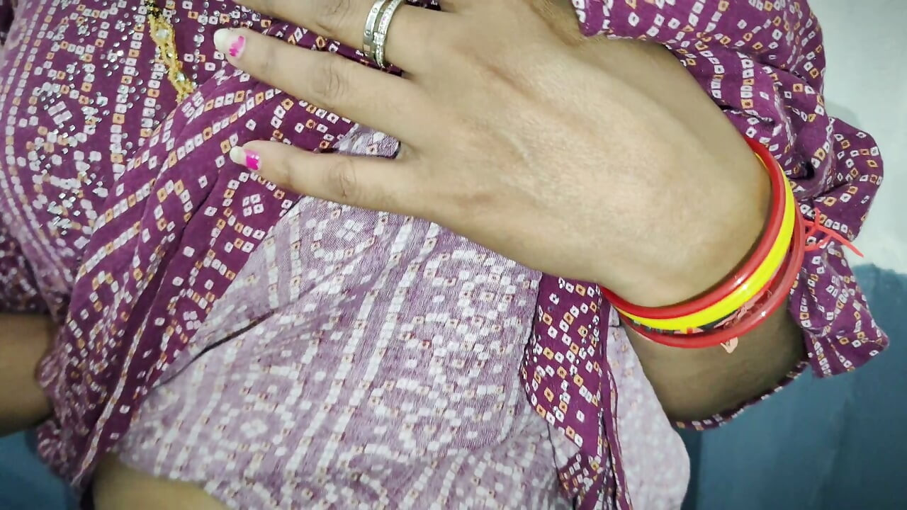 Ma belle-sœur indienne suce une grosse bite indienne dans la salle de bain jusqu’à ce qu’elle jouisse dans sa bouche