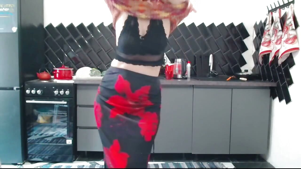 A Beautiful MILF Masturbates Her Hairy Pussy While Standing