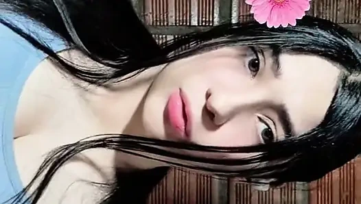 Gomez lagi pamer toket besarnya