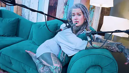 Ben hakkında konuşuyorum - izolasyon - asmr podcast sfw konuşuyor gotik sıska kız dreadlocks dövmeli model dövmeli kız
