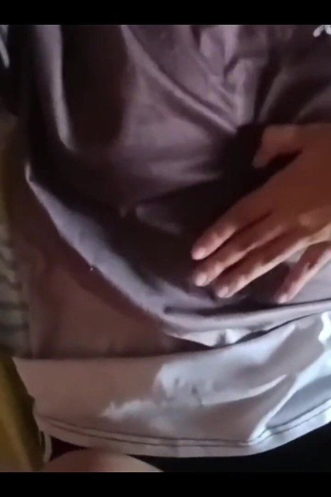 Une Colombienne se masturbe