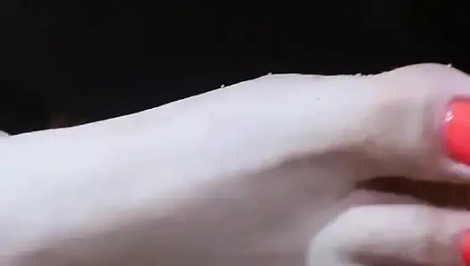 Настоящая возбужденная пара сосет и трахается поздно ночью