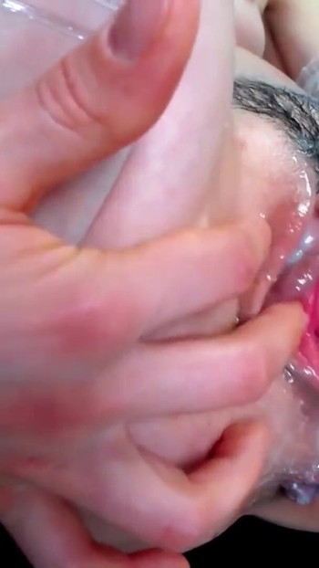 Âm hộ của tôi được nhiều lần phun nước cực khoái.Máy tình dục mang lại cho tôi niềm vui | Clip 2