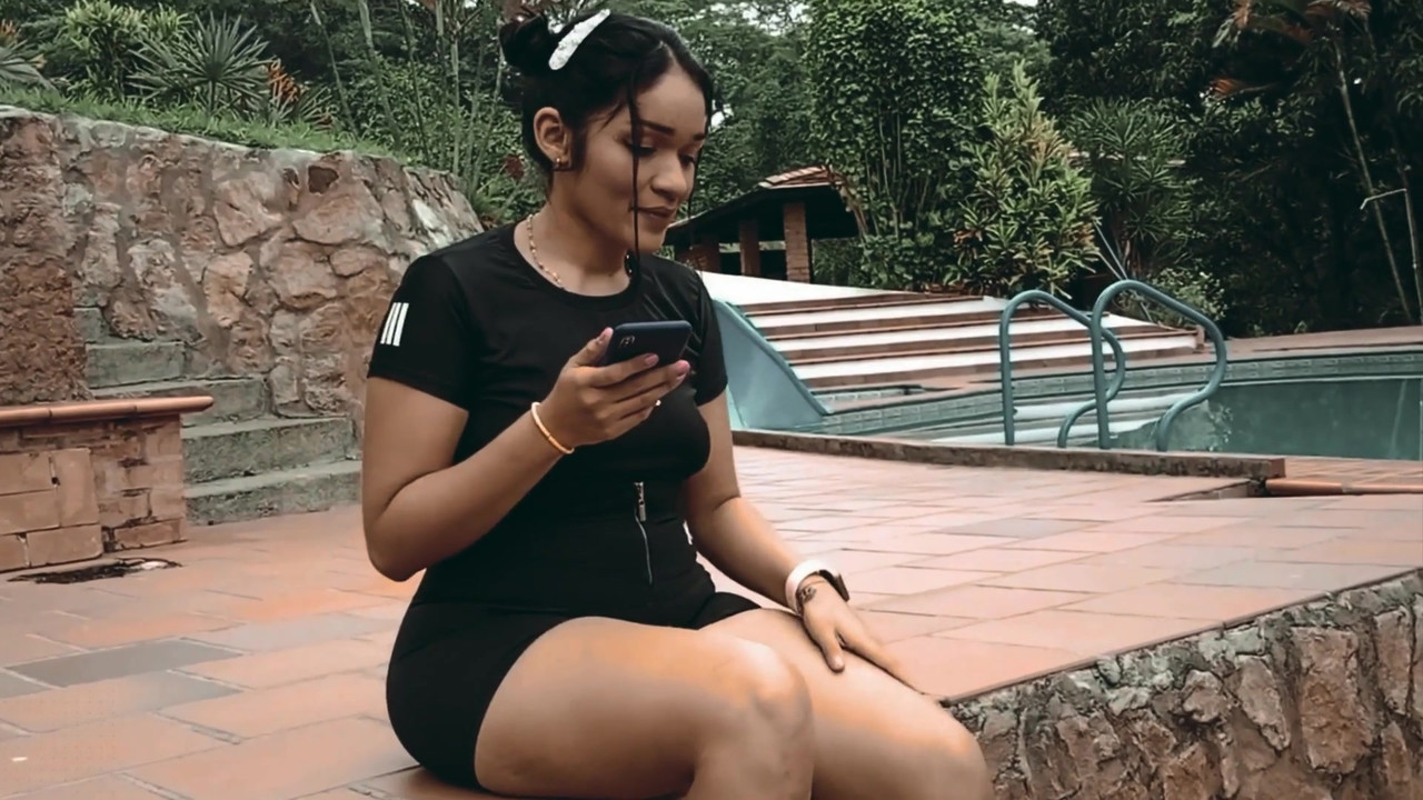 饥渴的拉丁大屁股操她的瑜伽教练 - 胖美女