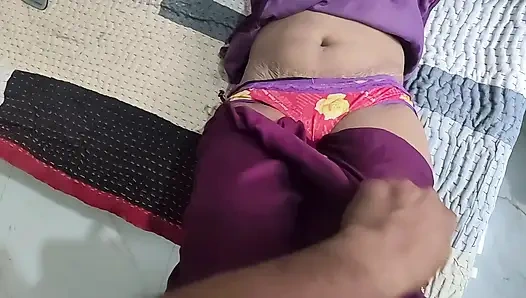Desi village girl indian bhabhi ke Ghar per cudai ka MMS