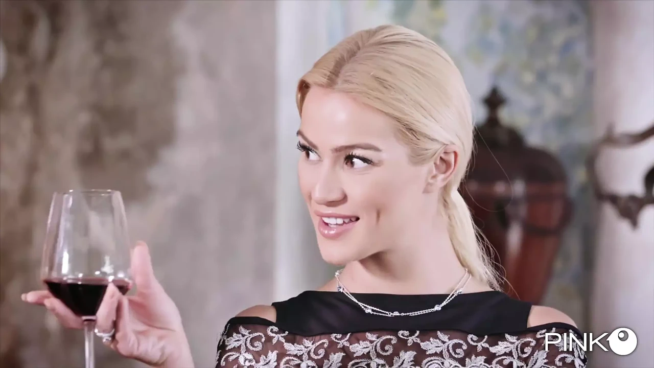 Model Cherry Kiss喜欢克里斯蒂安克莱的鸡巴插菊花