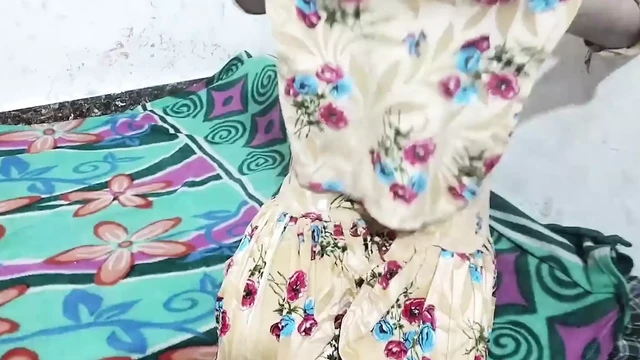 Bhabhi ko hotel me le jakar jabar dasti pela
