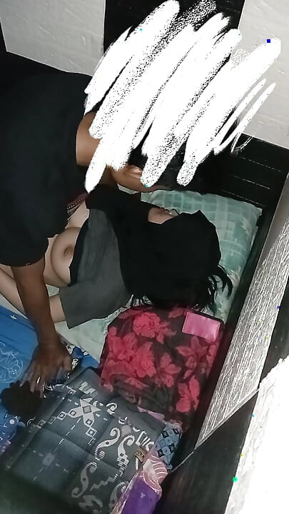 O prazer da minha buceta estreita e pele branca da minha mulher asiática